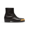 Stiefel mit eckiger Spitze aus strukturiertem Leder Stiefel mit eckiger Spitze aus strukturiertem Leder