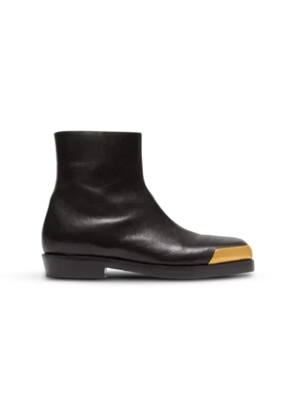 Stiefel mit eckiger Spitze aus strukturiertem Leder