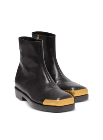 Stiefel mit eckiger Spitze aus strukturiertem Leder