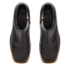 Stiefel mit eckiger Spitze aus strukturiertem Leder Stiefel mit eckiger Spitze aus strukturiertem Leder