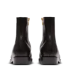 Stiefel mit eckiger Spitze aus strukturiertem Leder Stiefel mit eckiger Spitze aus strukturiertem Leder