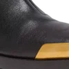 Stiefel mit eckiger Spitze aus strukturiertem Leder Stiefel mit eckiger Spitze aus strukturiertem Leder