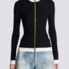Strickjacke mit hohem Kragen und Reißverschluss Strickjacke mit hohem Kragen und Reißverschluss