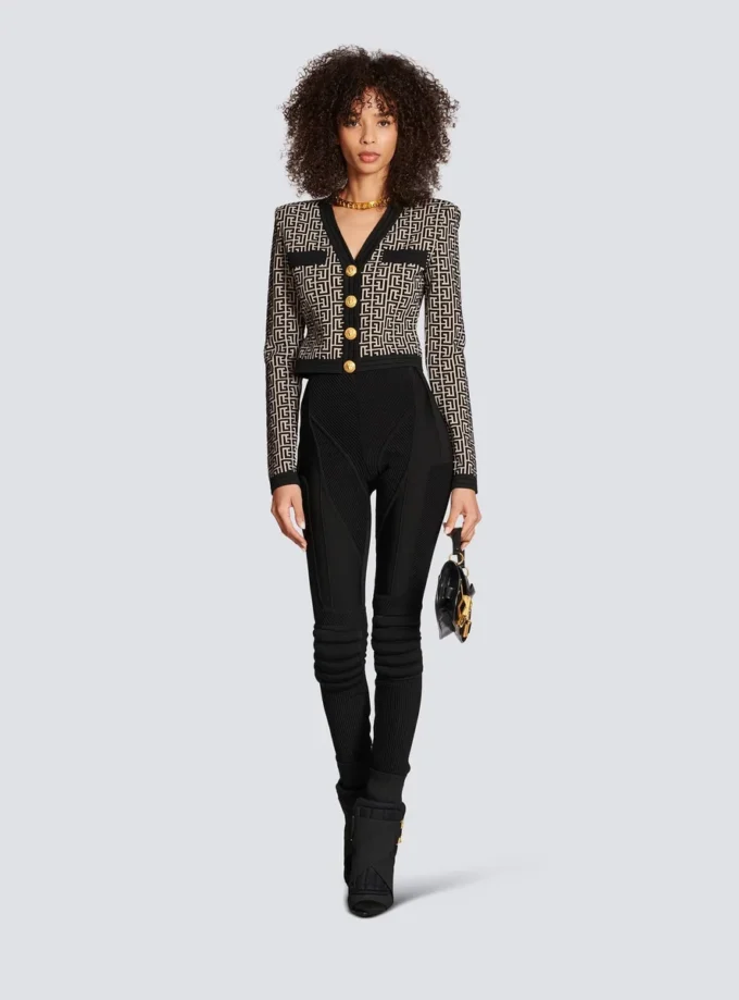 Strickjacke mit Monogramm Strickjacke mit Monogramm