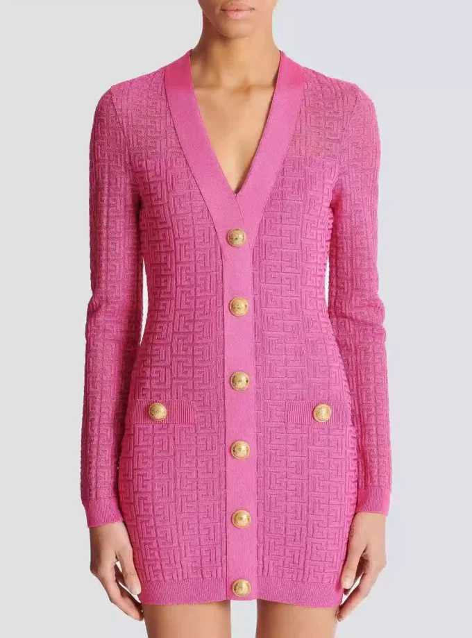 Strickkleid mit Monogramm Strickkleid mit Monogramm