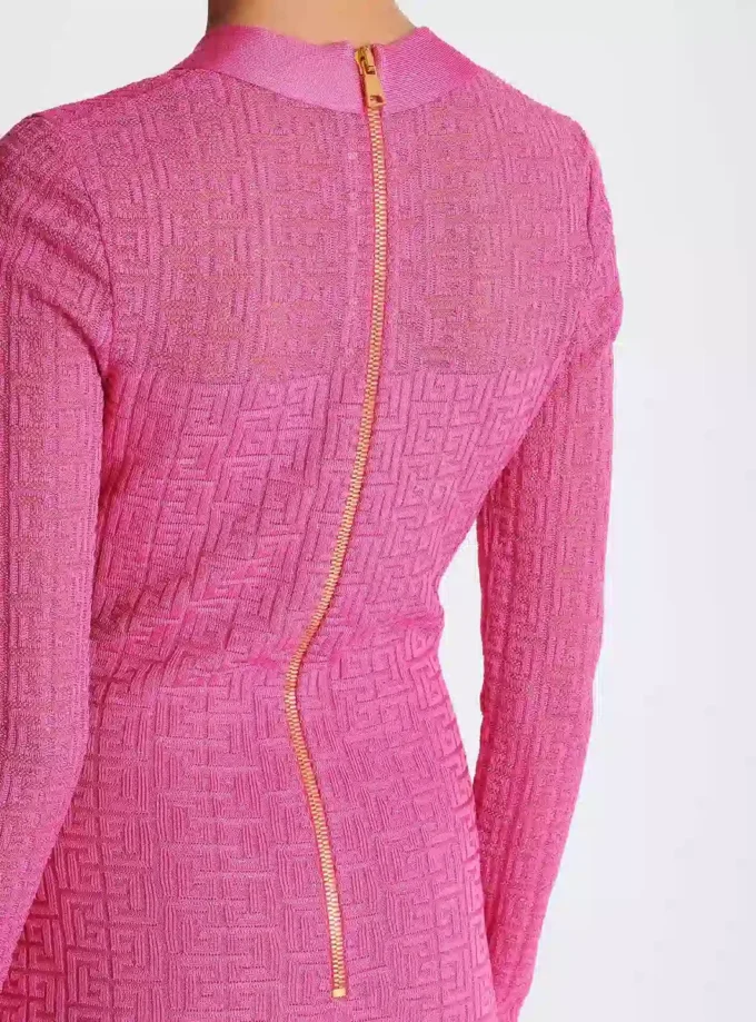 Strickkleid mit Monogramm Strickkleid mit Monogramm