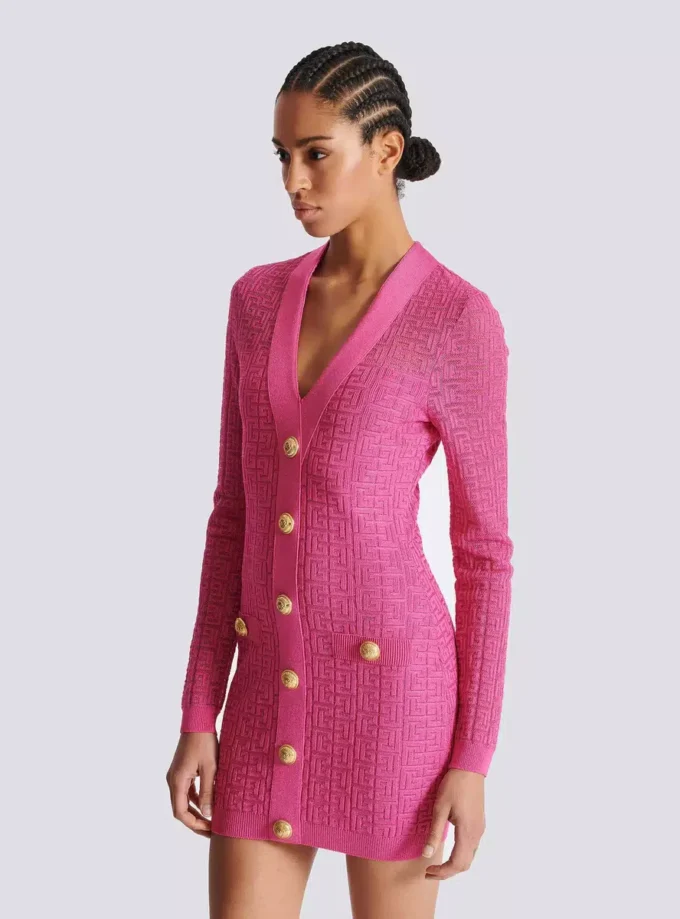 Strickkleid mit Monogramm Strickkleid mit Monogramm