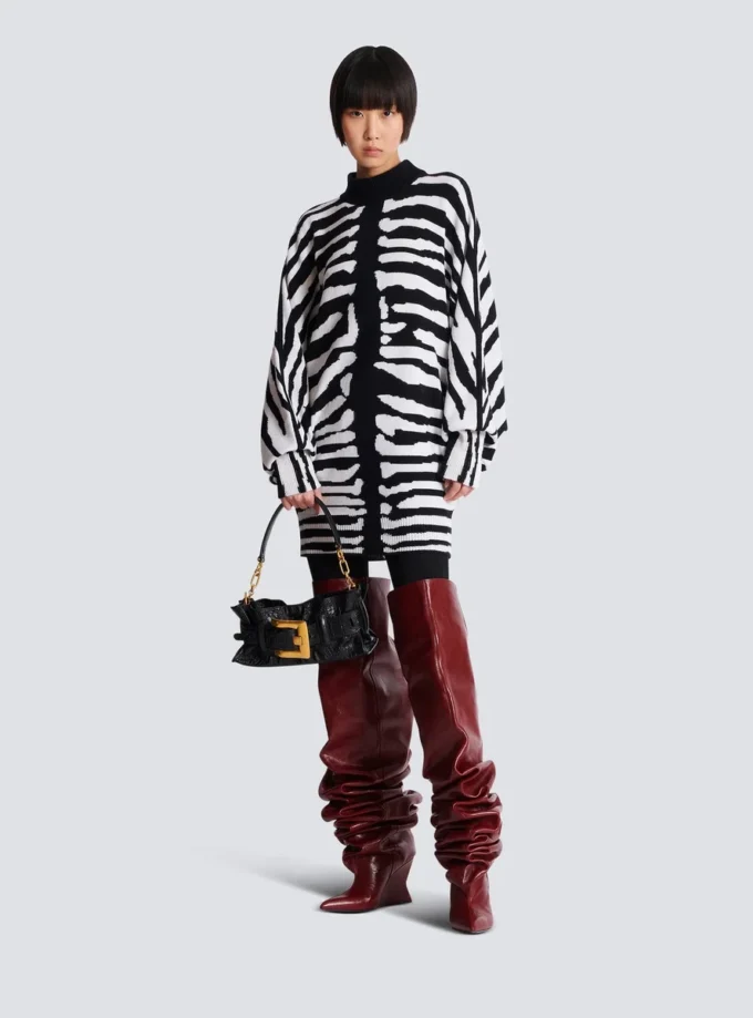 Strickkleid mit Zebra-Intarsien Strickkleid mit Zebra-Intarsien
