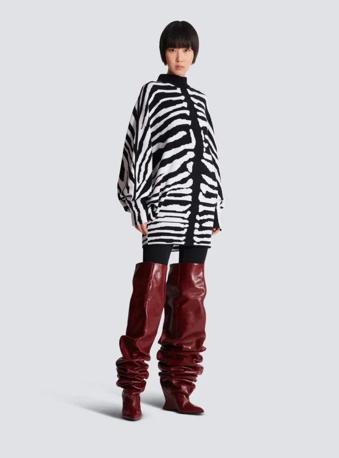 Strickkleid mit Zebra-Intarsien Strickkleid mit Zebra-Intarsien