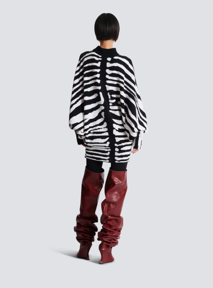 Strickkleid mit Zebra-Intarsien Strickkleid mit Zebra-Intarsien
