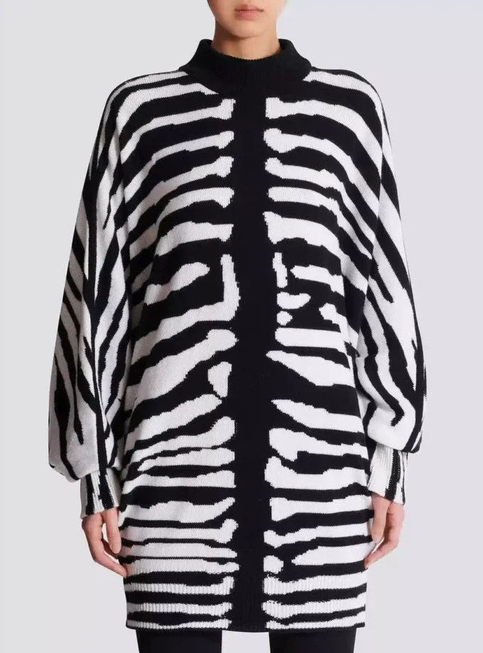 Strickkleid mit Zebra-Intarsien Strickkleid mit Zebra-Intarsien