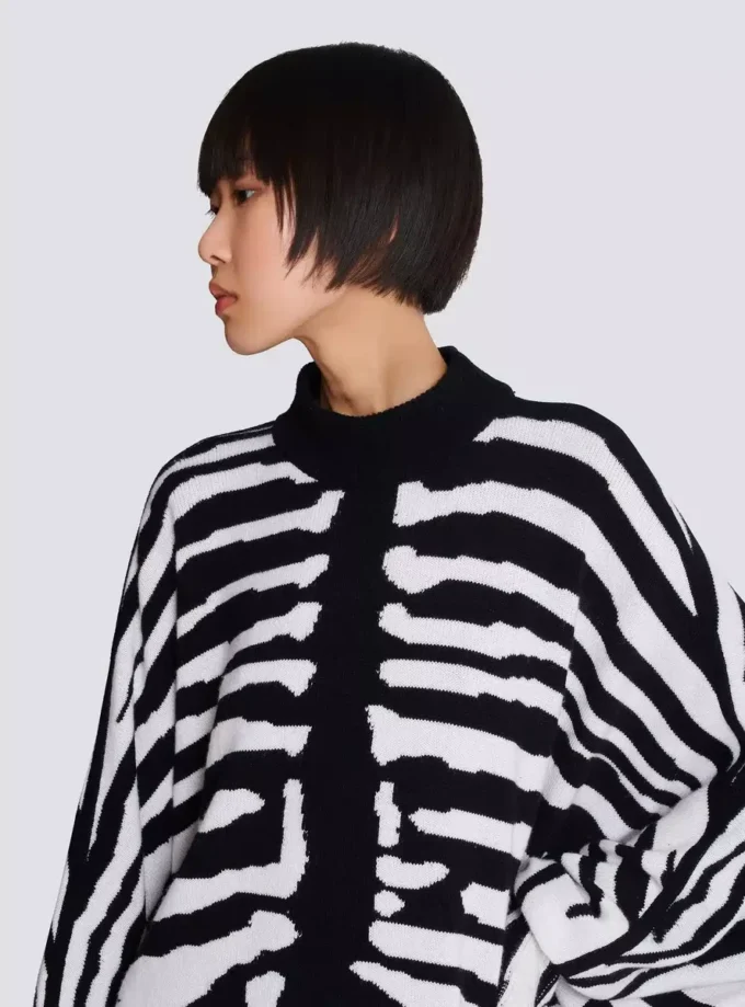 Strickkleid mit Zebra-Intarsien Strickkleid mit Zebra-Intarsien