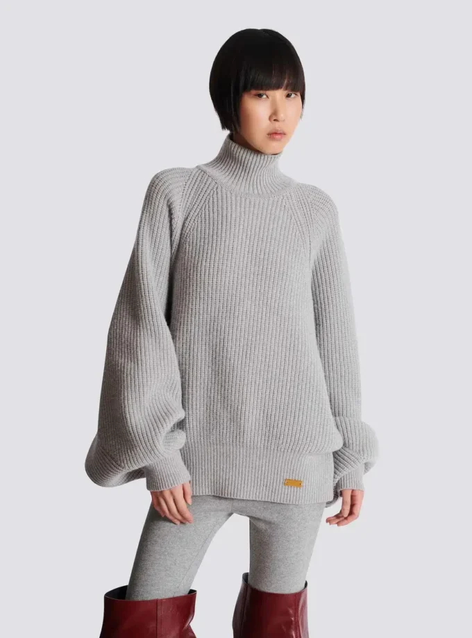Strickpullover mit hohem Kragen und Rippstrick