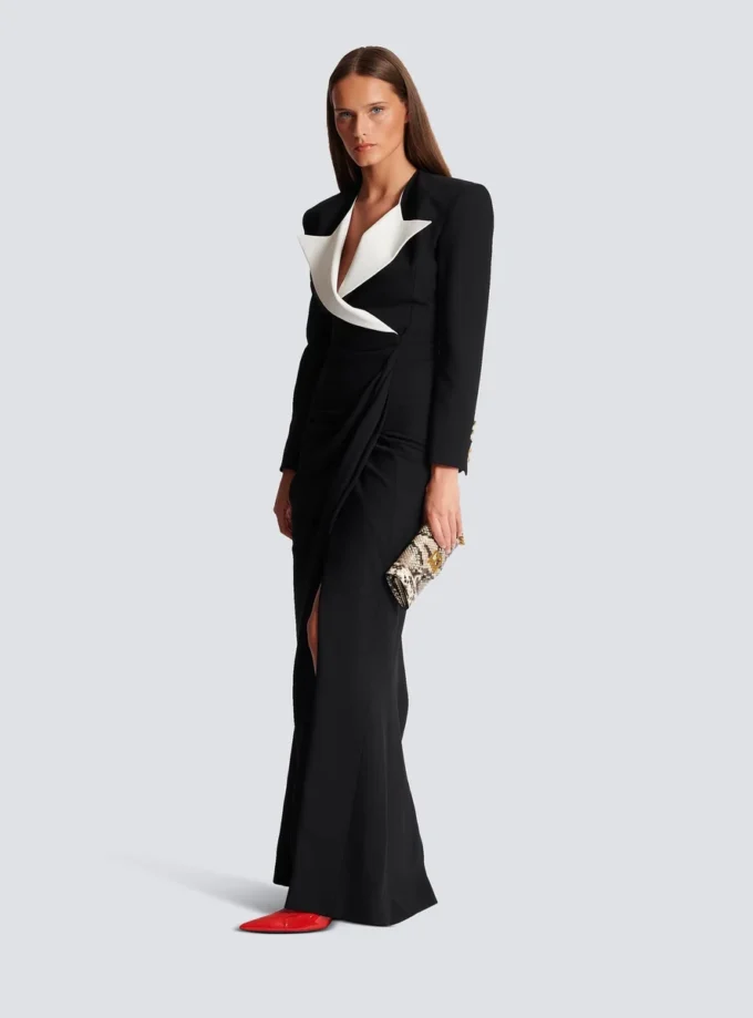 Strukturiertes langes Kleid aus Crêpe