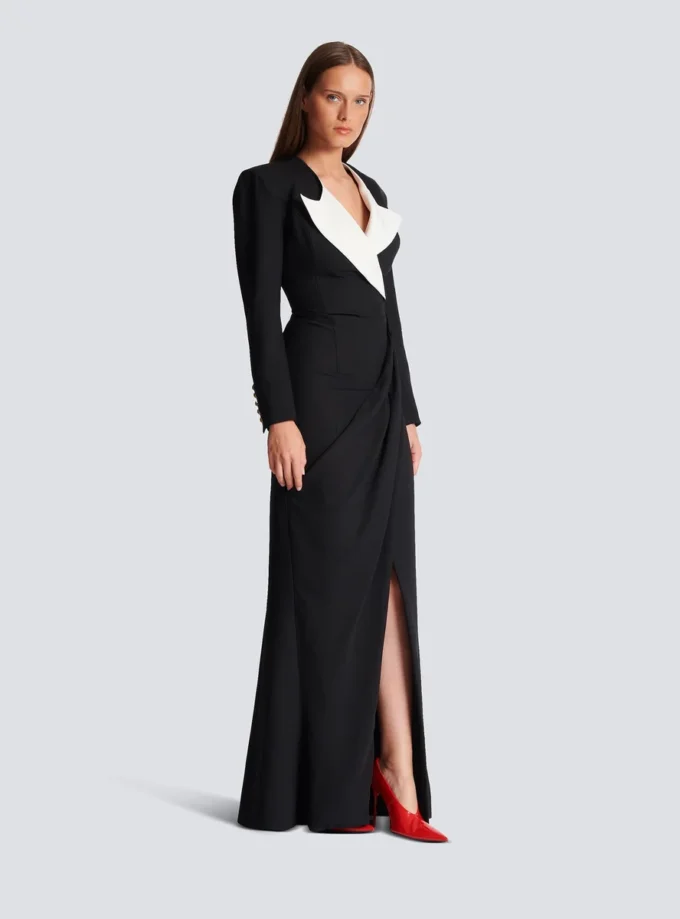 Strukturiertes langes Kleid aus Crêpe