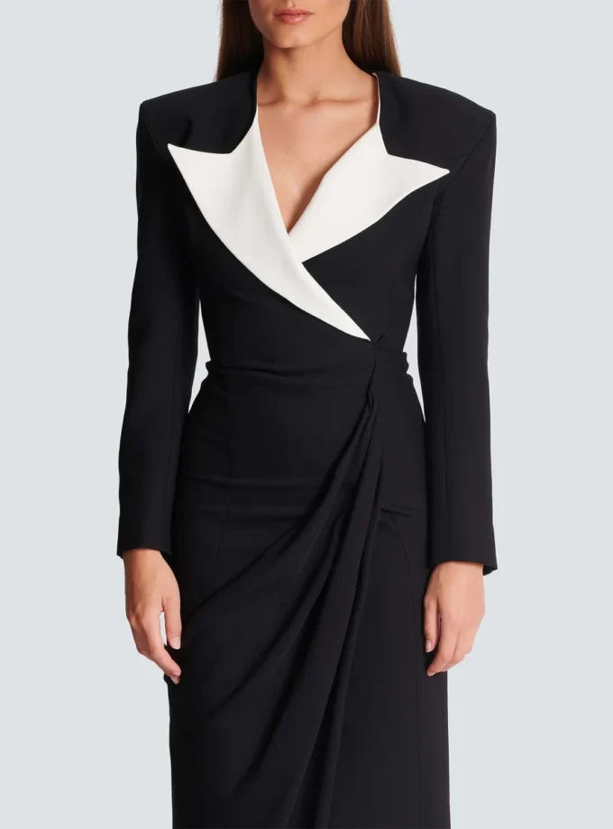 Strukturiertes langes Kleid aus Crêpe