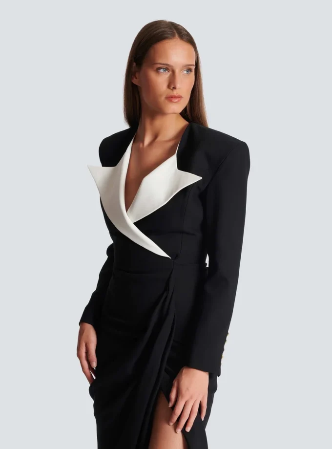 Strukturiertes langes Kleid aus Crêpe