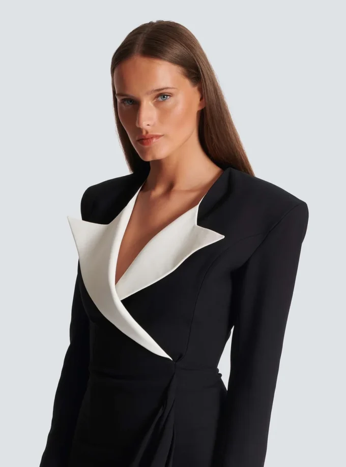 Strukturiertes langes Kleid aus Crêpe