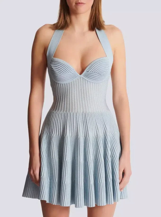 Strukturiertes Strickkleid mit Neckholder und A-Linie Strukturiertes Strickkleid mit Neckholder und A-Linie