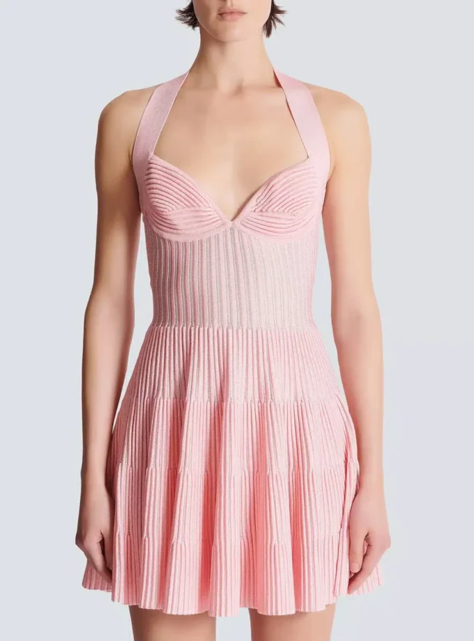 Strukturiertes Strickkleid mit Neckholder und A-Linie Strukturiertes Strickkleid mit Neckholder und A-Linie