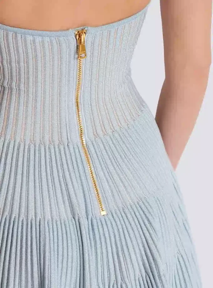 Strukturiertes Strickkleid mit Neckholder und A-Linie Strukturiertes Strickkleid mit Neckholder und A-Linie