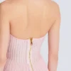 Strukturiertes Strickkleid mit Neckholder und A-Linie Strukturiertes Strickkleid mit Neckholder und A-Linie