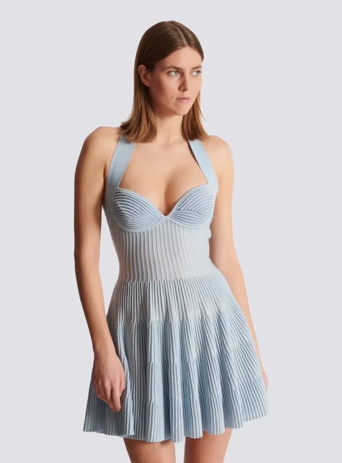 Strukturiertes Strickkleid mit Neckholder und A-Linie Strukturiertes Strickkleid mit Neckholder und A-Linie