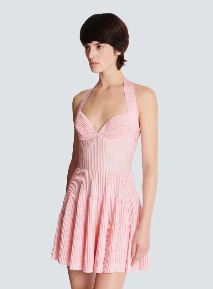 Strukturiertes Strickkleid mit Neckholder und A-Linie Strukturiertes Strickkleid mit Neckholder und A-Linie
