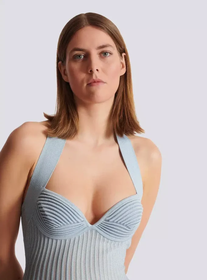 Strukturiertes Strickkleid mit Neckholder und A-Linie Strukturiertes Strickkleid mit Neckholder und A-Linie