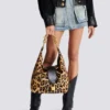Sync Hobo-Tasche aus Leder mit Leopardenmuster Sync Hobo-Tasche aus Leder mit Leopardenmuster