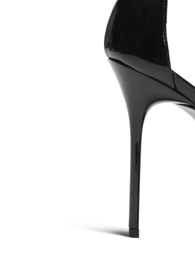 Sync-Stilettos aus Lackleder