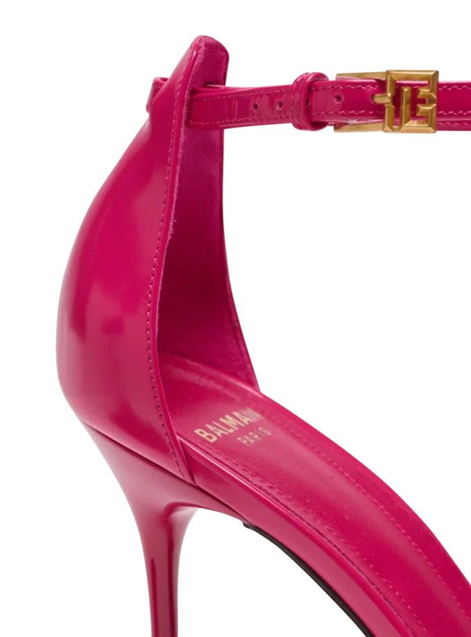 Sync-Stilettos aus Lackleder