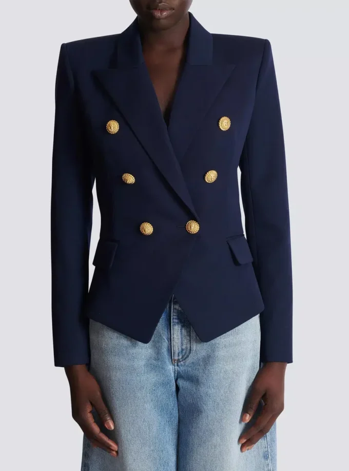 Taillierte Wolljacke mit 6 Knöpfen