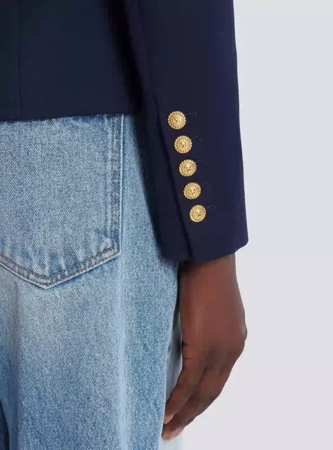 Taillierte Wolljacke mit 6 Knöpfen