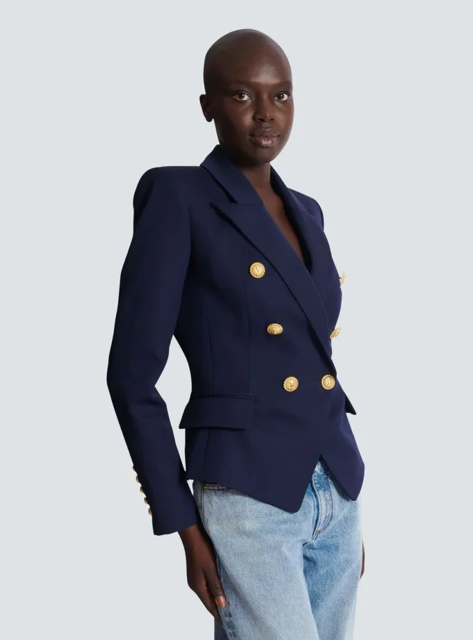 Taillierte Wolljacke mit 6 Knöpfen