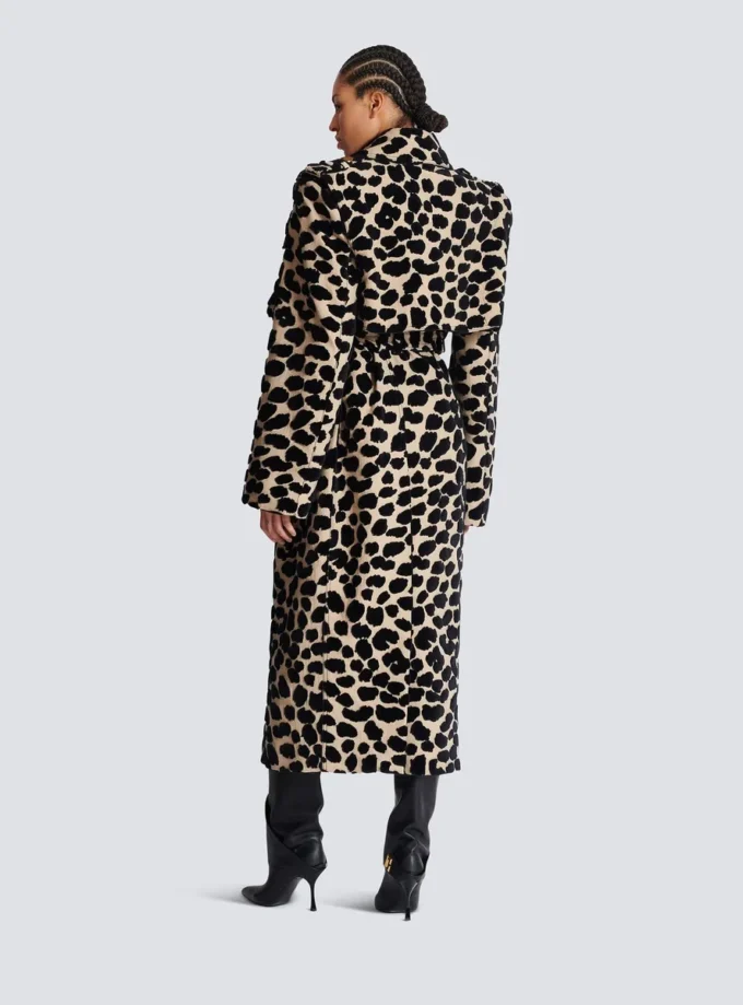 Trenchcoat mit Gürtel aus Jacquard mit Leopardenmuster Trenchcoat mit Gürtel aus Jacquard mit Leopardenmuster