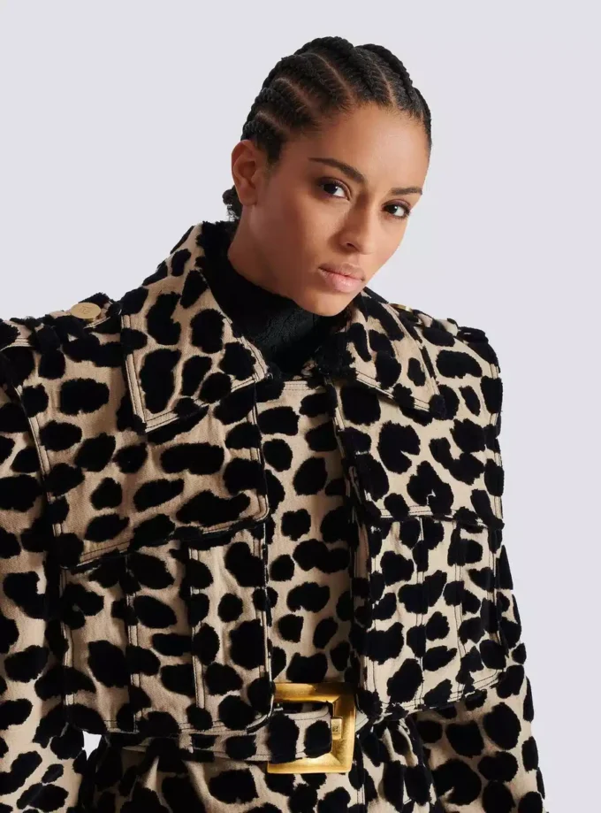 Trenchcoat mit Gürtel aus Jacquard mit Leopardenmuster Trenchcoat mit Gürtel aus Jacquard mit Leopardenmuster