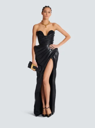 Trägerloses, figurbetontes Lederkleid