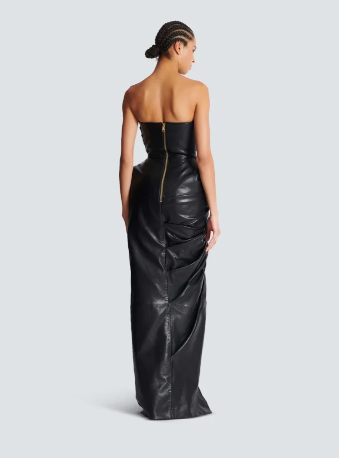 Trägerloses, figurbetontes Lederkleid Trägerloses, figurbetontes Lederkleid