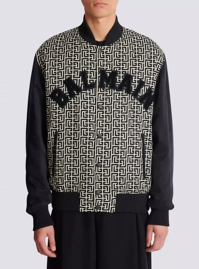 Varsity-Jacke mit Monogramm und Aufnähern Varsity-Jacke mit Monogramm und Aufnähern