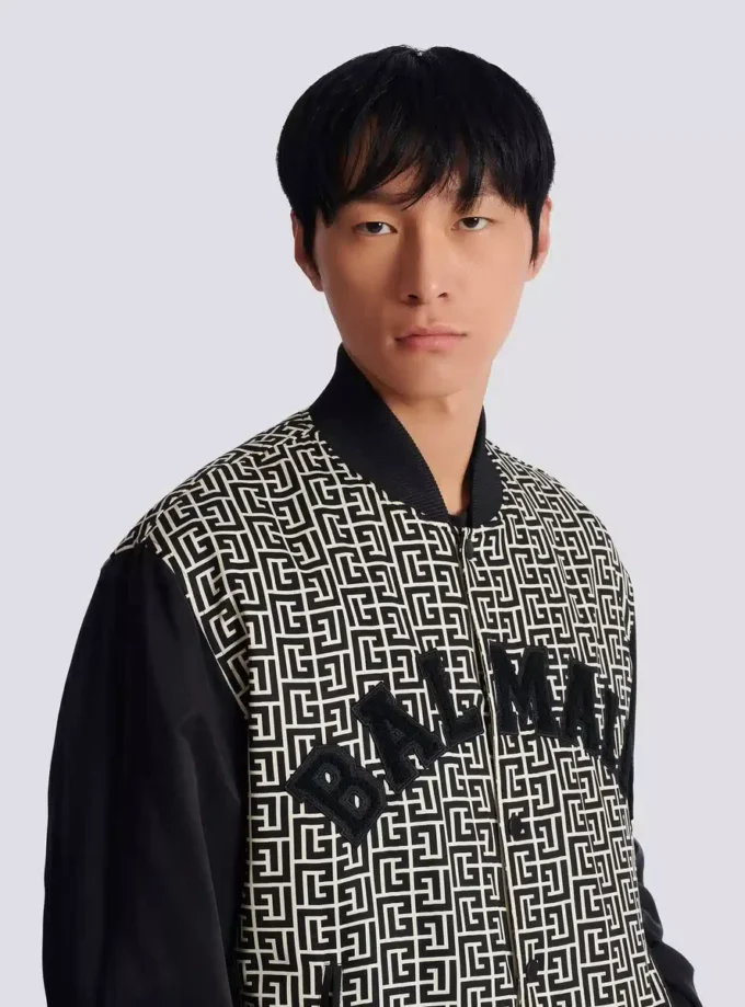 Varsity-Jacke mit Monogramm und Aufnähern Varsity-Jacke mit Monogramm und Aufnähern