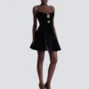 Verziertes Samtkleid mit Trägern Verziertes Samtkleid mit Trägern