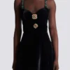 Verziertes Samtkleid mit Trägern Verziertes Samtkleid mit Trägern