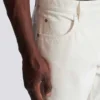 Weiße Jeans mit geradem Schnitt Weiße Jeans mit geradem Schnitt