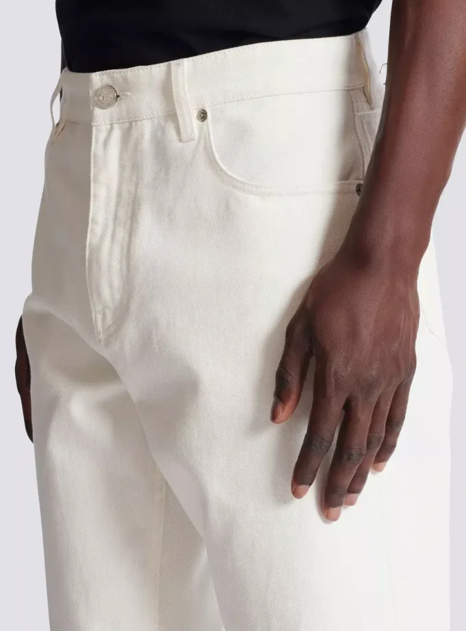 Weiße Jeans mit geradem Schnitt Weiße Jeans mit geradem Schnitt