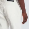 Weiße Jeans mit geradem Schnitt Weiße Jeans mit geradem Schnitt