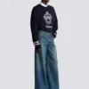 Weite Jeanshose aus verblasstem Denim Weite Jeanshose aus verblasstem Denim