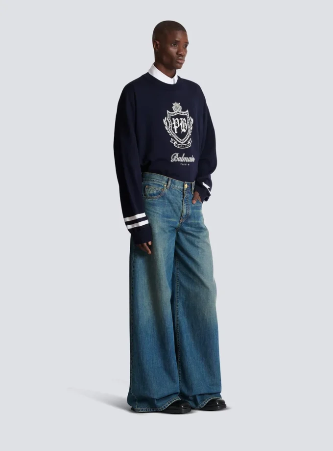Weite Jeanshose aus verblasstem Denim Weite Jeanshose aus verblasstem Denim