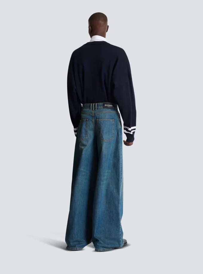 Weite Jeanshose aus verblasstem Denim Weite Jeanshose aus verblasstem Denim