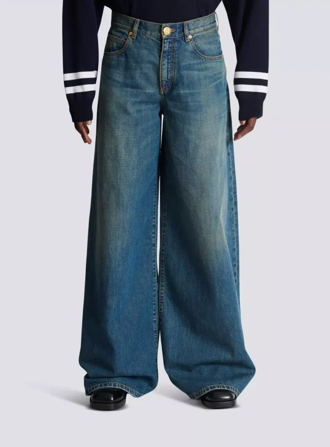 Weite Jeanshose aus verblasstem Denim Weite Jeanshose aus verblasstem Denim